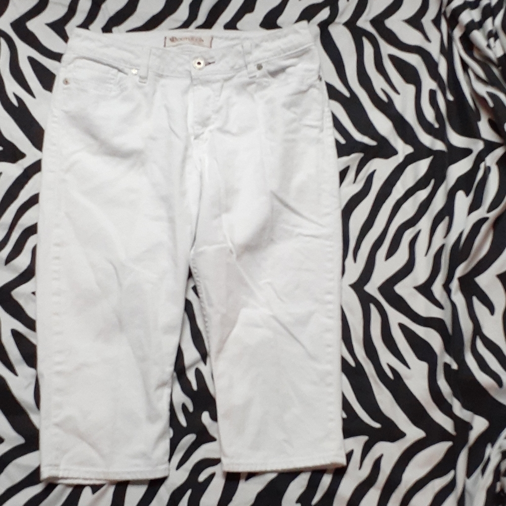 Boothell White Capris